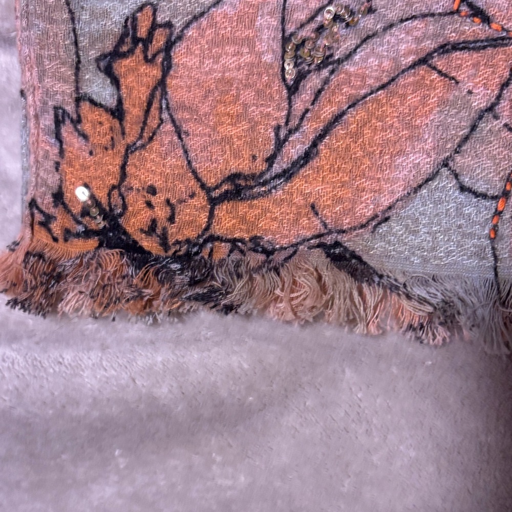 ANTHROPOLOGIE..20 x 72 Inch Oblong Coral & Gray with Gold Beading Floral Scarf.. - Picture 3 of 3
